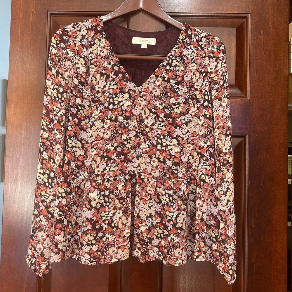 LOFT Burgundy‎ Floral Peplum Blouse Small Long Sleeve V-Neck
